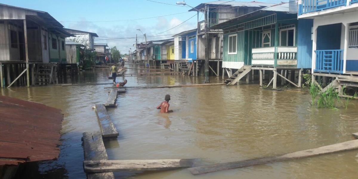 Más de 1.000 personas tuvieron que abandonar sus viviendas porque quedaron averiadas, tras el desbordamiento del río Jiguamiandó.