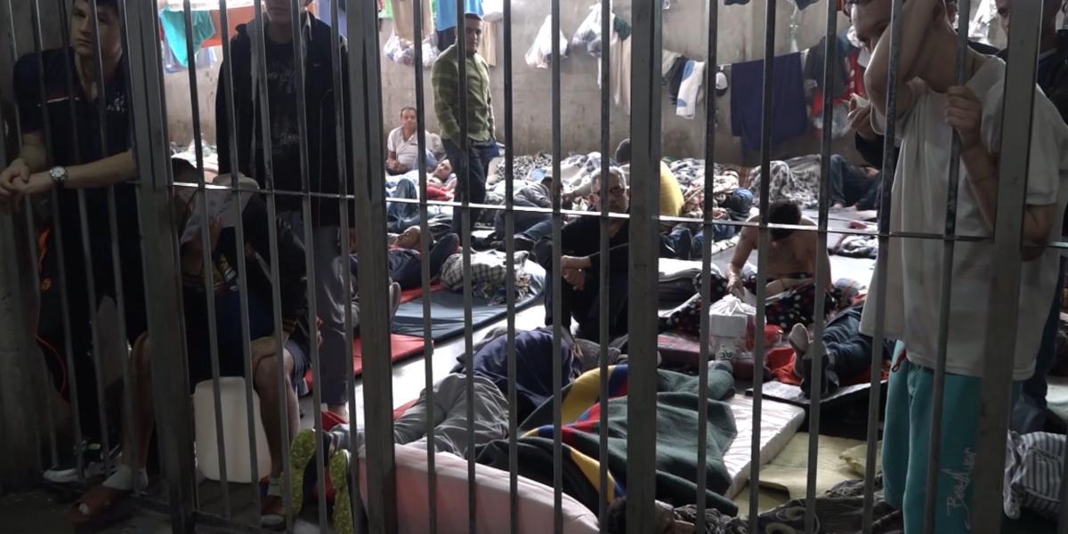 La Personería de Bogotá alertó que 639 detenidos están hacinados en URI y estaciones de Policía.
