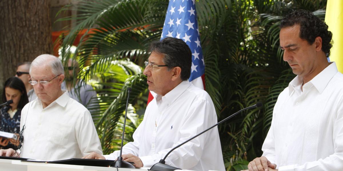Fiscal General de los Estados Unidos, Jeff Sessions; Fiscal General de la Nación Néstor Humberto Martínez Neira y el Procurador General de los Estados Unidos Mexicanos, Alberto Elías Beltrán.