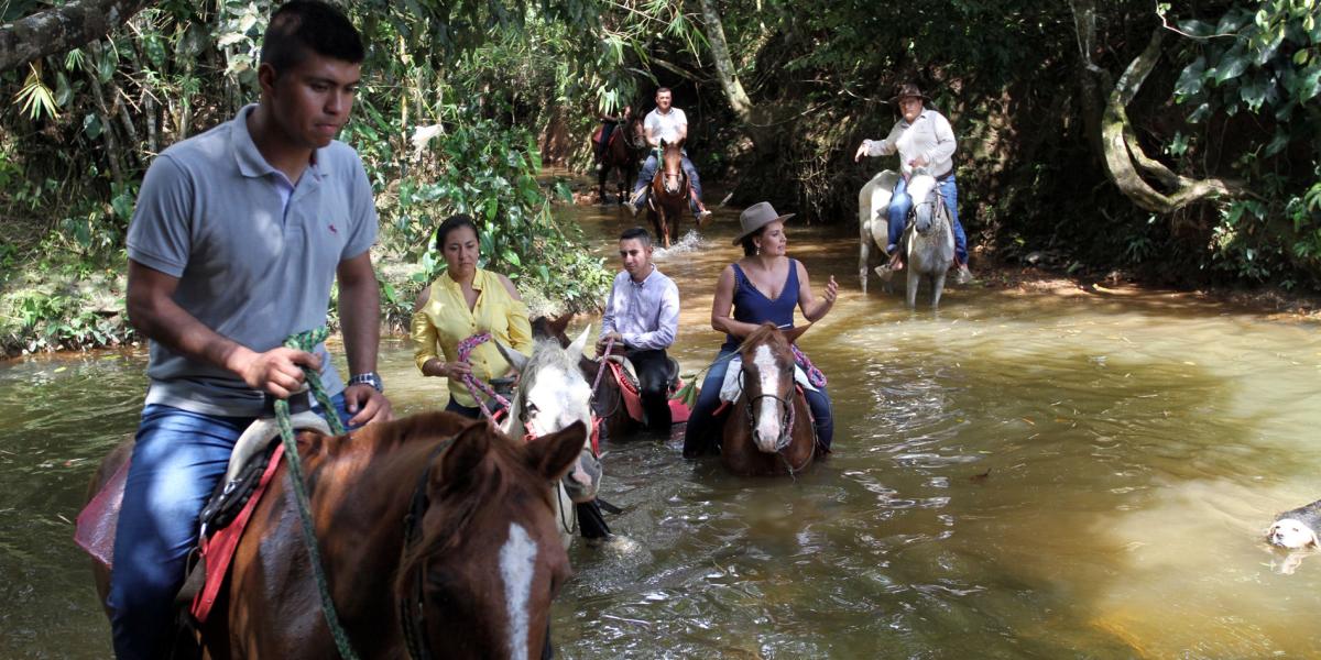 Los turistas pueden disfrutar de una cabalgata ecológica en varios zonas de Meta y Casanare. En la foto, un recorrido a caballo cerca de Restrepo.