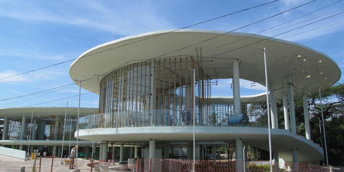 La megabiblioteca que se construye en la Institución Educativa Normal San Pedro Alejandrino ha tenido varias prórrogas y adiciones presupuestales.