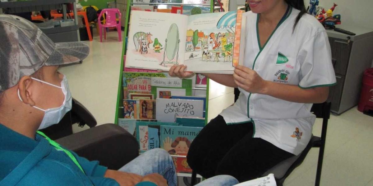 La campaña XXXX lleva su biblioteca móvil a 40 hospitales en Colombia