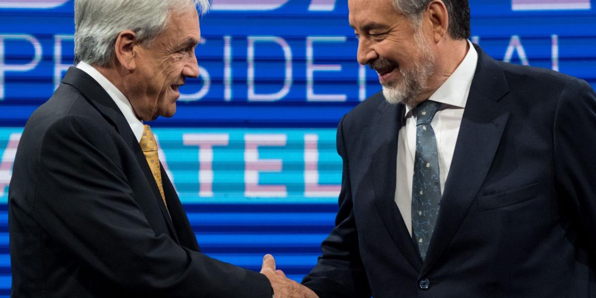 El último cara a cara de Sebastián Piñera (izq.) y Alejandro Guillier fue en un debate televisado el pasado lunes.