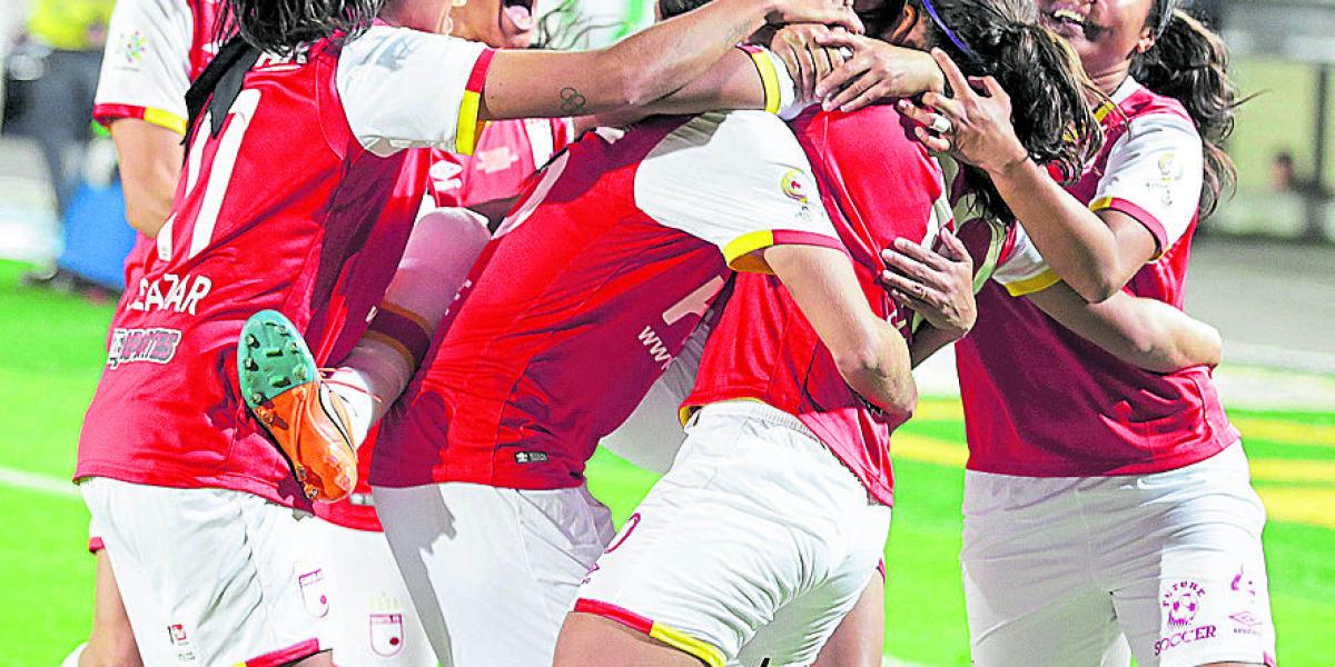 Las leonas de Santa Fe vencieron en la final a Huila y se proclamaron en junio de este año como las primeras campeonas de la Liga femenina. Leicy Santos hizo el gol del título.