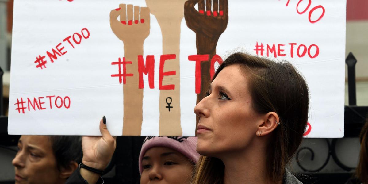 Cientos de mujeres protestaron en California en contra de los casos de acoso sexual.