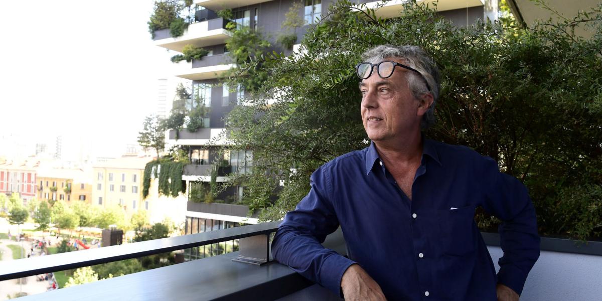El arquitecto Stefano Boeri (Milán, Italia) piensa que las ciudades pueden ayudar a salvar el planeta.