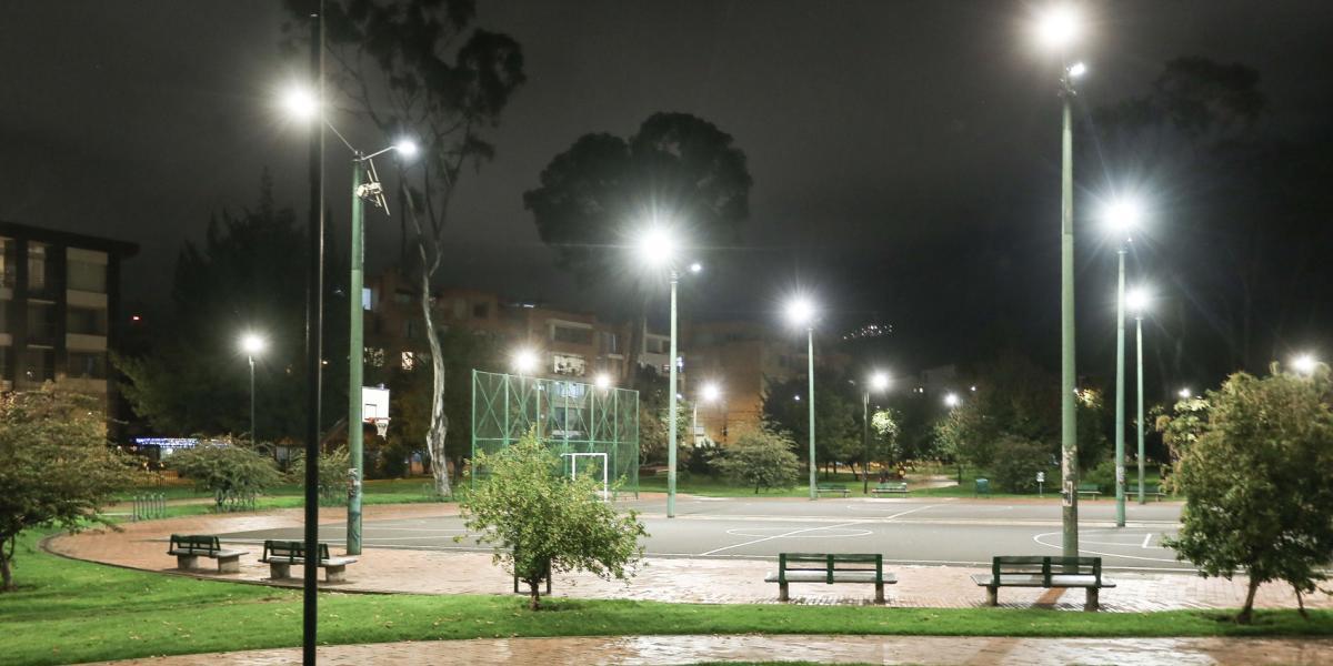 Iluminación en el Parque Nueva Autopista.