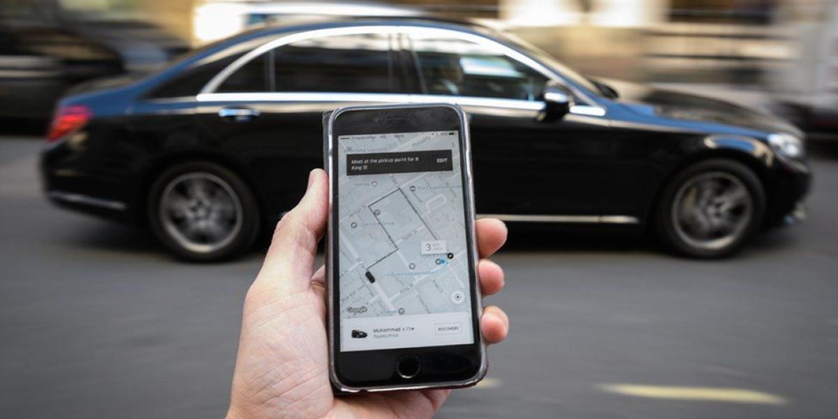 Un tribunal de justicia europeo dictaminó que Uber deberá asumir las normas que rigen las empresas de servicios de transporte.