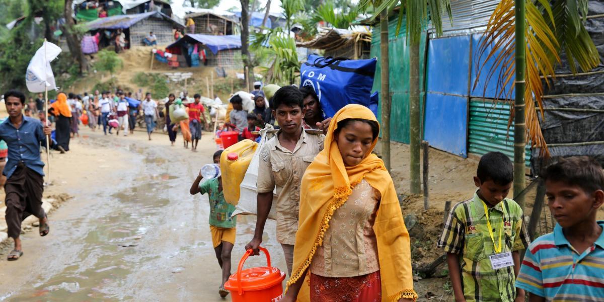 Desde el 25 de agosto de este año, un aproximado de 626.000 rohinyás han huido de Birmania a Bangladés debido a persecución con motivos religiosos.