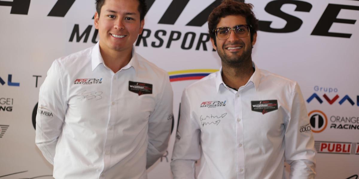 Los pilotos colombianos Sebastián Saavedra (izq.) y Gustavo Yacamán, tendrán participación en las competencias de duración del automovilismo de Estados Unidos.