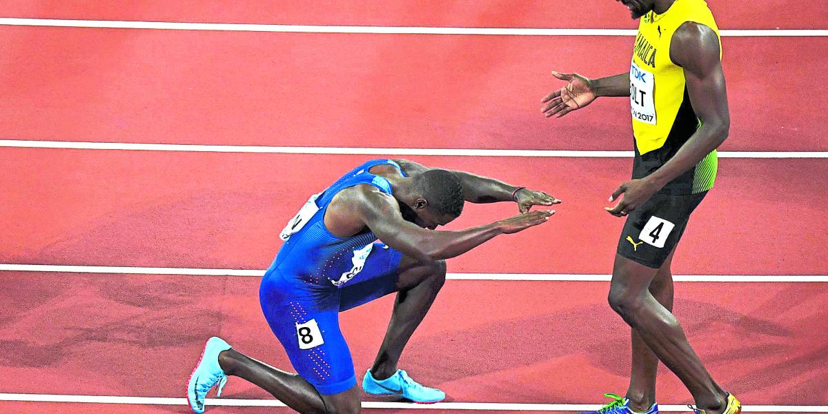 ¡GANÉ, PERO TÚ ERES EL REY! El jamaiquino Usain Bolt se despidió del atletismo en el Mundial de Londres con una inesperada derrota frente a Justin Gatlin (EE. UU.), quien se inclinó ante él.