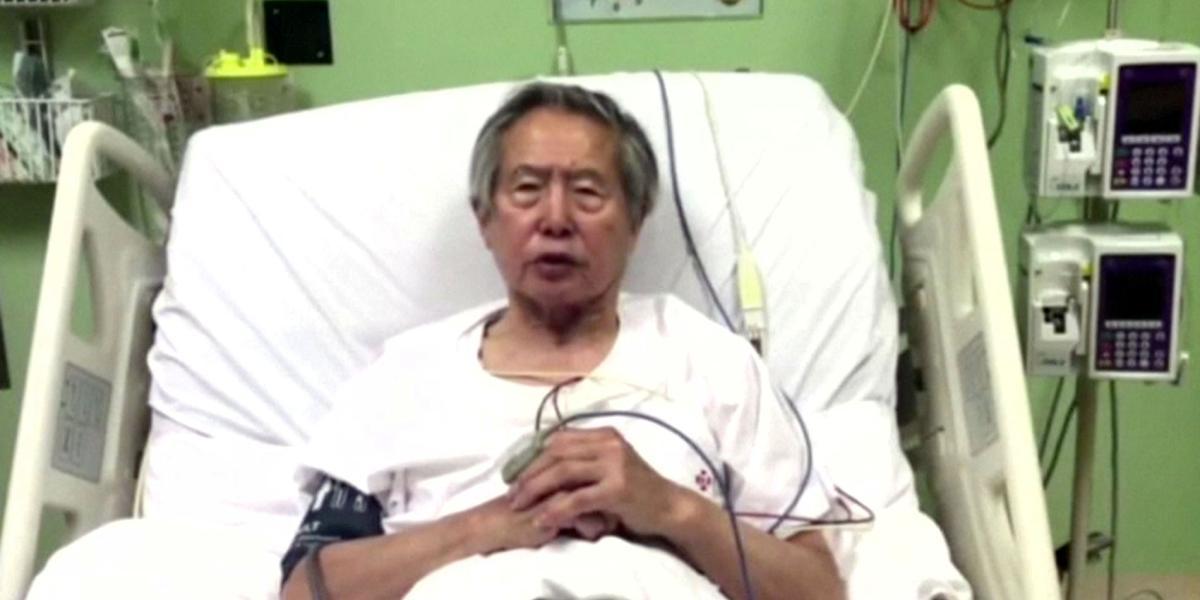 Alberto Fujimori, en una cama de hospital en Lima, pidió perdón por los actos cometidos durante su gobierno.