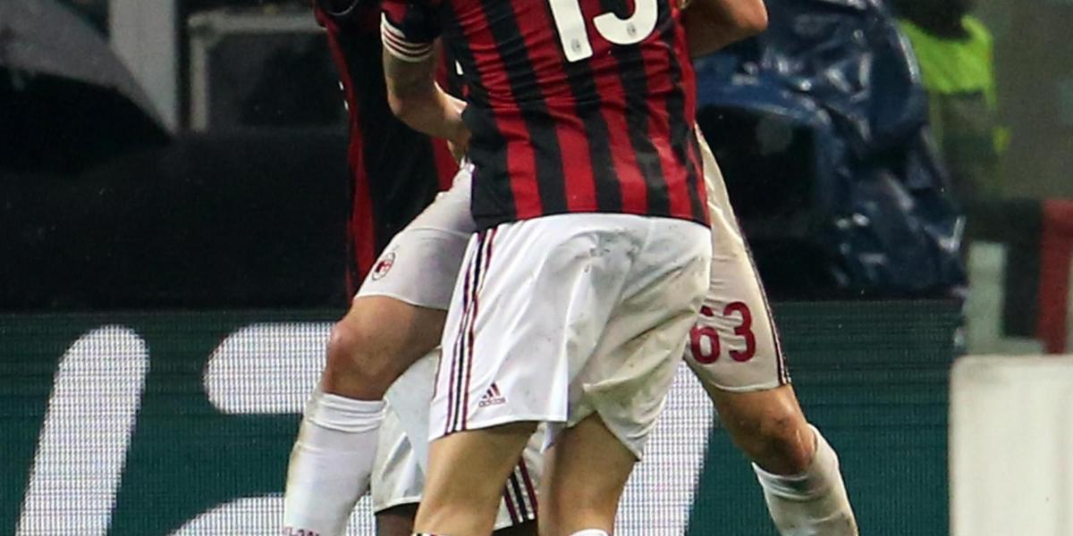 Milán celebra el paso a la semifinal.