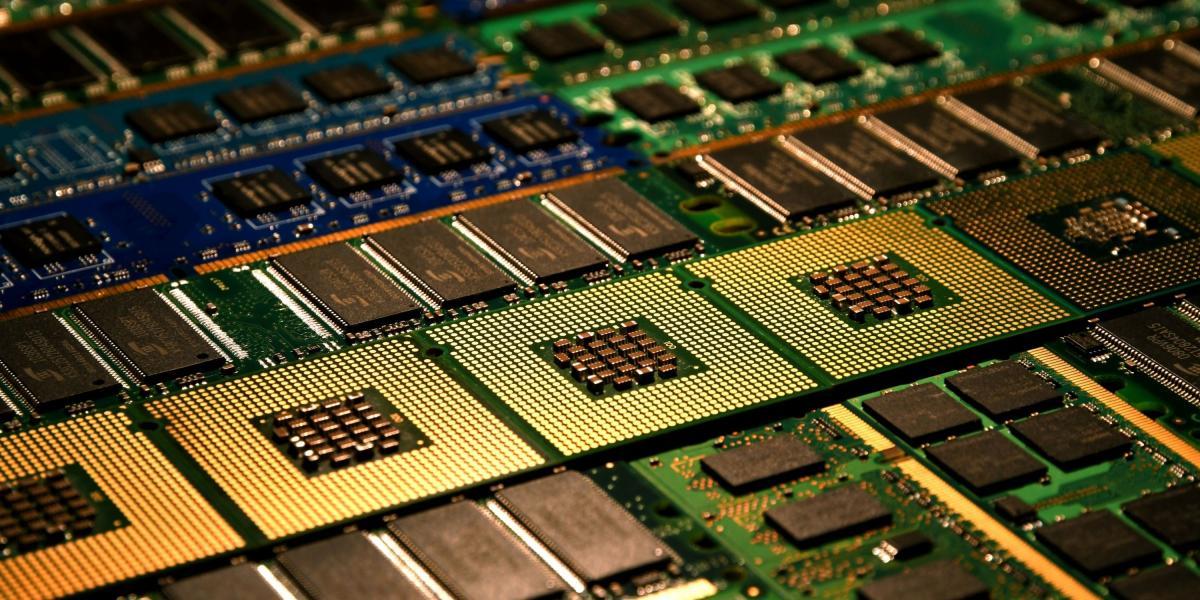 El fallo estaría en el hardware de Intel con tecnología x86-64, según el informe.