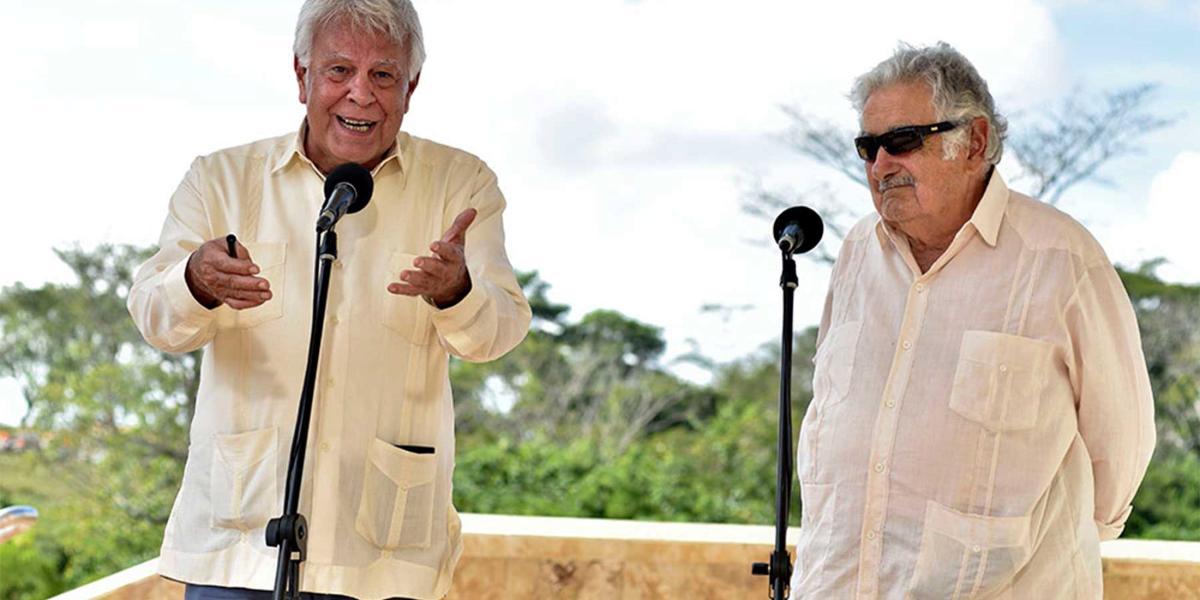 El expresidente del Gobierno español Felipe González y el expresidente de Uruguay José Mujica.