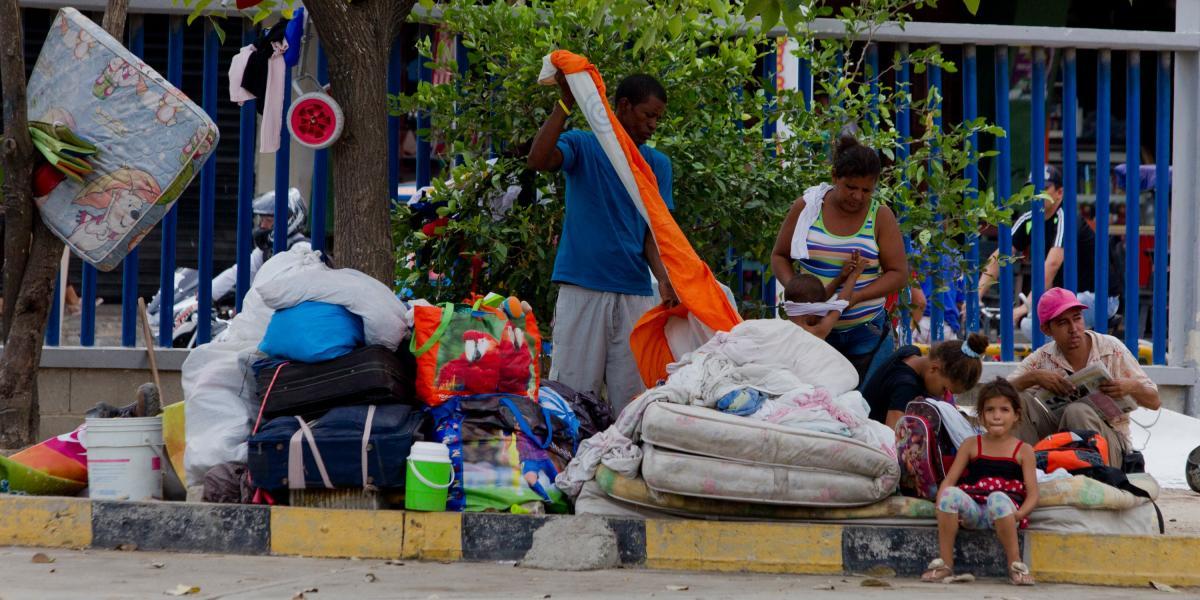 Alrededor de 400 venezolanos llegaron a vivir en la terminal de transporte de Barranquilla.