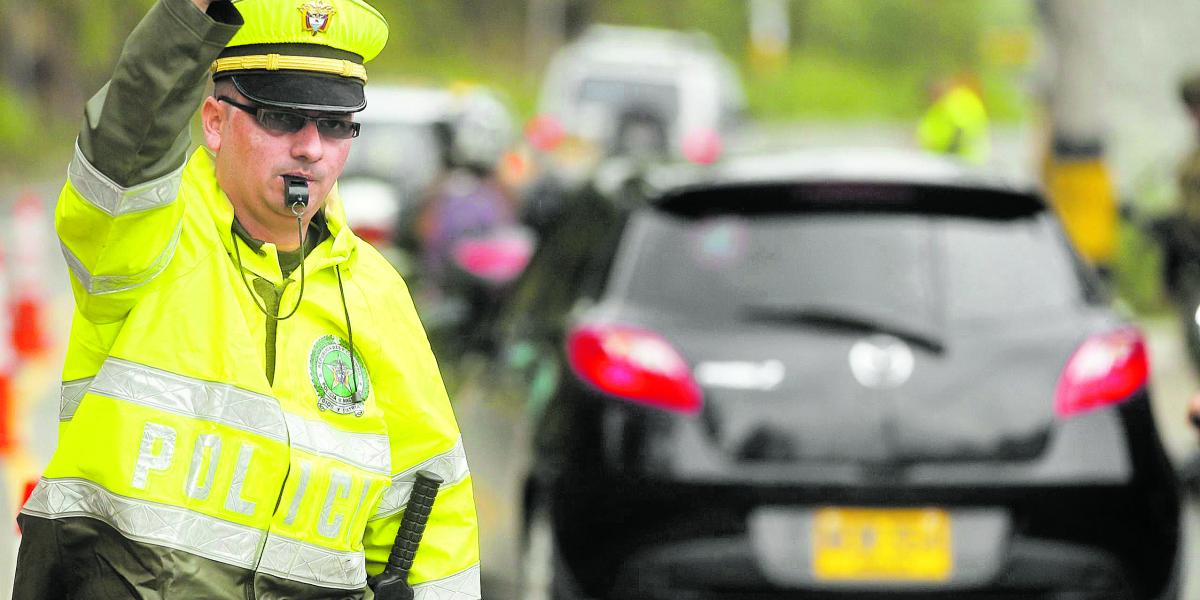 La Policía ha mantenido los controles en la vías para evitar los accidentes de tránsito.