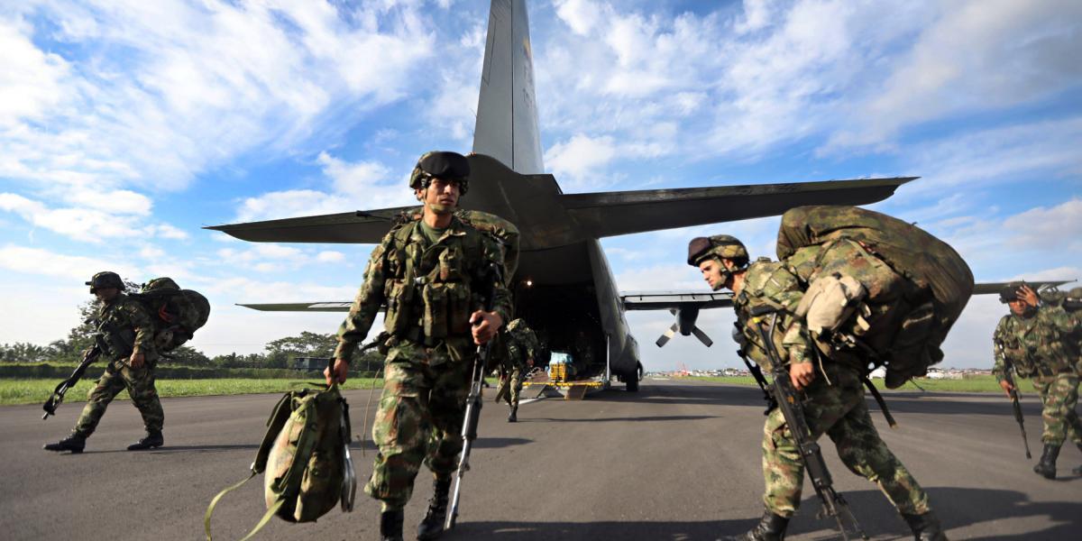 Con aviones de la FAC fueron trasladados oficiales, suboficiales y soldados del Ejército a Tumaco.