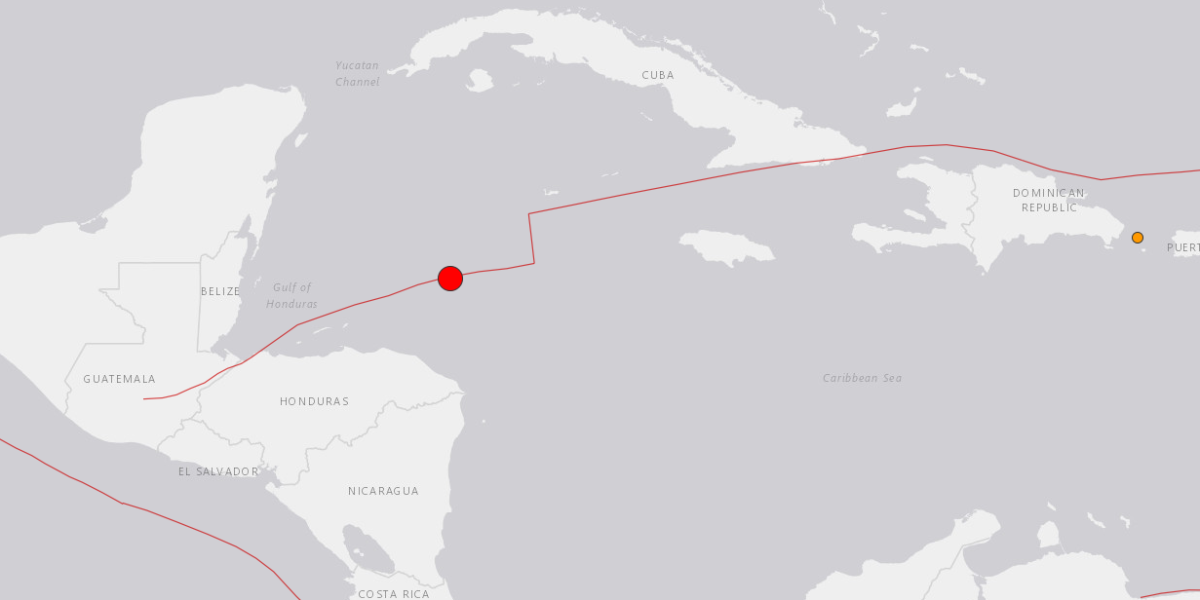 El sismo provocó un aviso de maremoto en la zona, dijo el Centro de Alerta de Tsunamis del Pacífico.