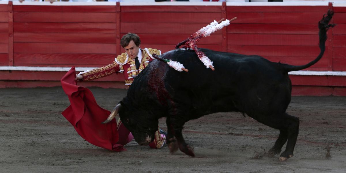 El español Román Collado triunfó con una gran faena al segundo toro de la tarde.