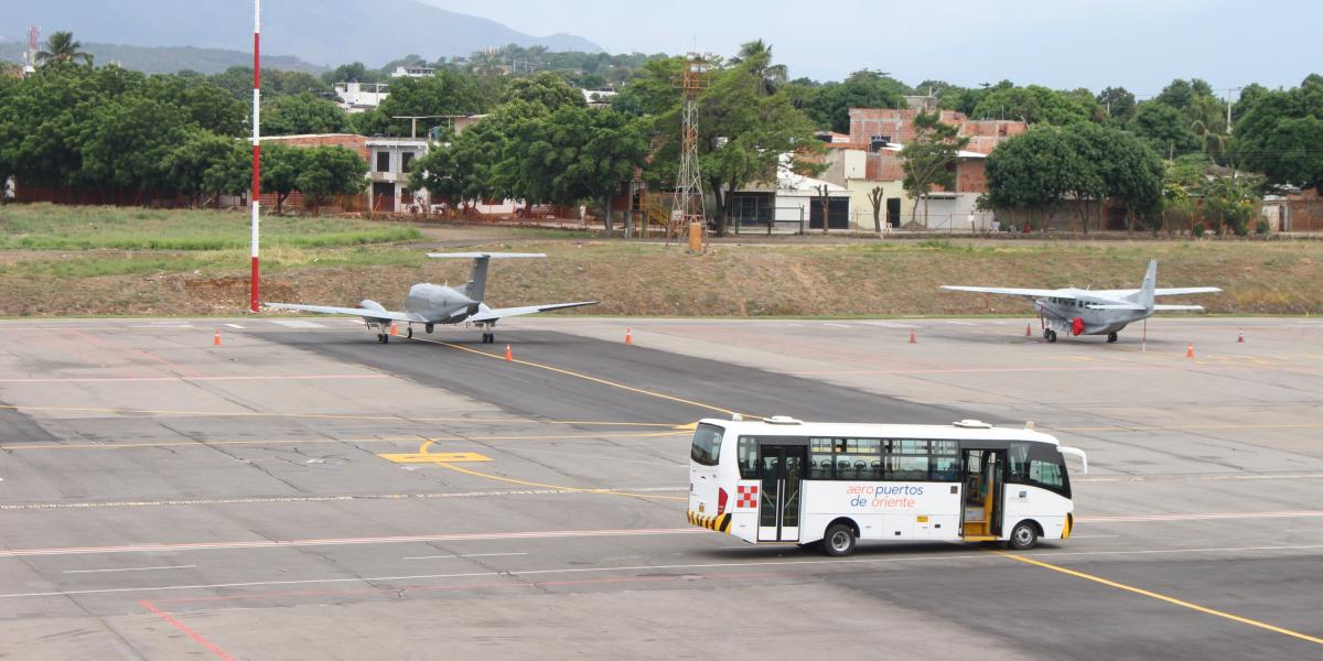 Un total de 26 pasajeros, provenientes de Venezuela, han hecho escala en el aeropuerto internacional Camilo Daza para completar su trayecto hacia las islas del Caribe.