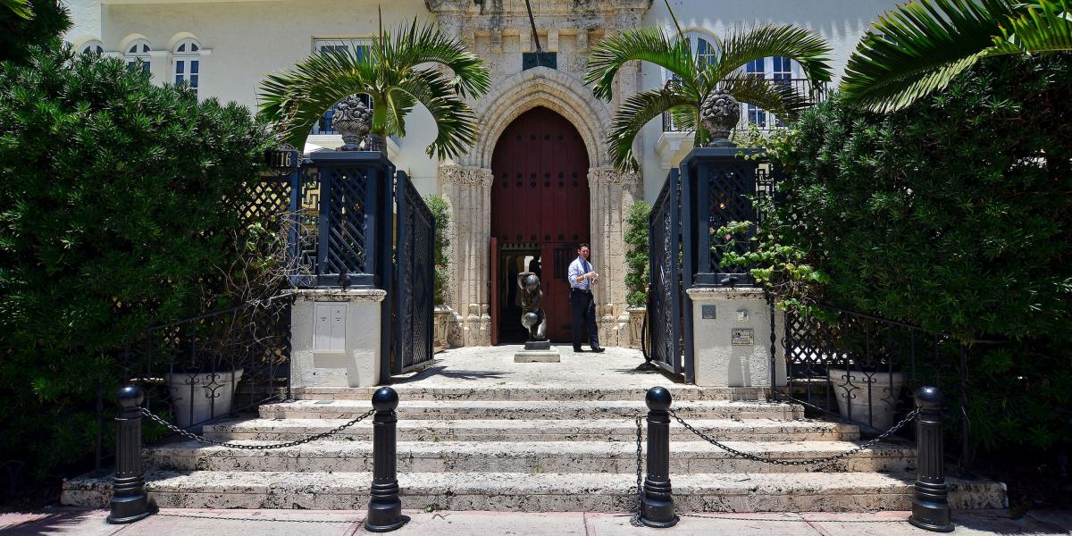 Gianni Versace fue asesinado en la entrada de su mansión en South Beach, Florida.