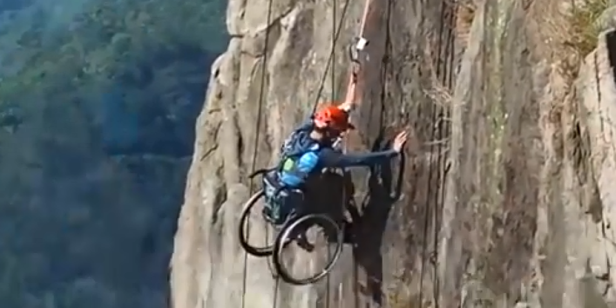 atleta chino que escaló una montaña en silla de ruedas