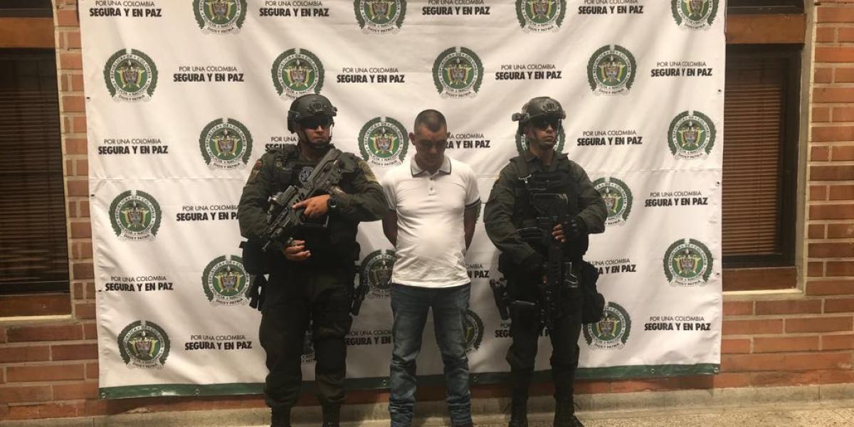 'Leo', primo de Dairo Úsuga, alias 'Otoniel', jefe máximo de esta organización criminal, permanecía custodiado en Medellín por miembros de la banda La Tarreza.