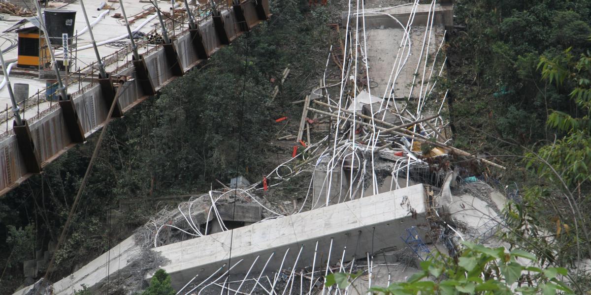 Obrero del puente que colapsó permanece con tráuma craneoencefálico