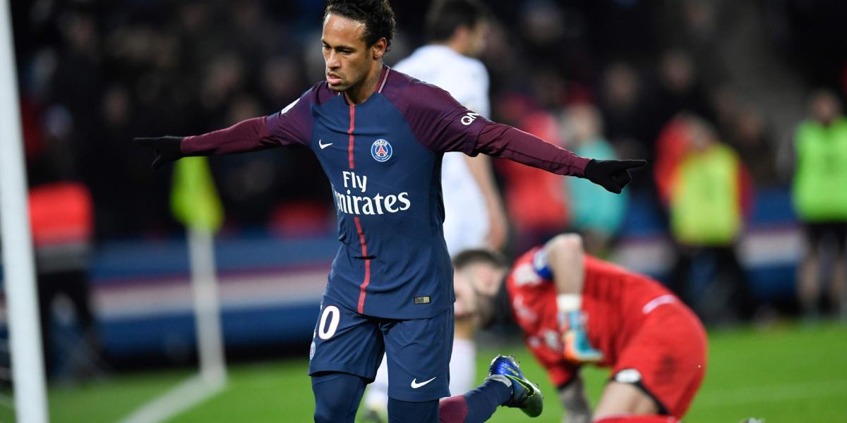 Neymar fue la gran figura en el triunfo del PSG al anotar cuatro goles en la victoria de su equipo 8-0 sobre el Dijon.