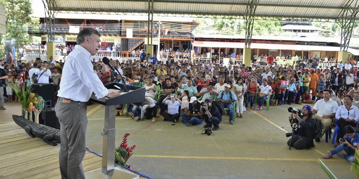 El presidente Juan Manuel Santos durante un encuentro el jueves con habitantes de Puerto Nariño, Amazonas.