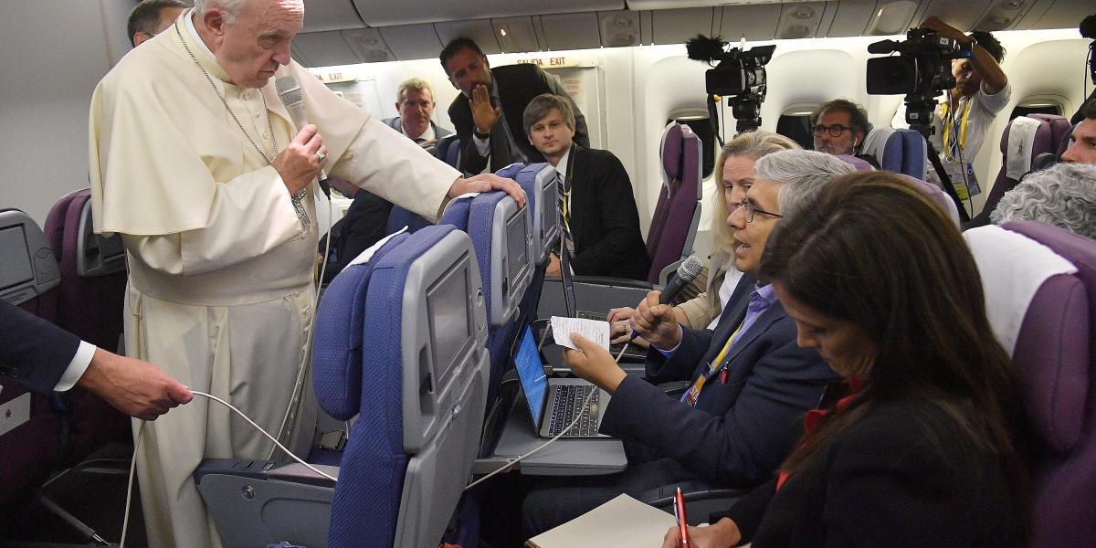 El Papa Francisco, en su vuelo de regreso desde Perú, a Roma.