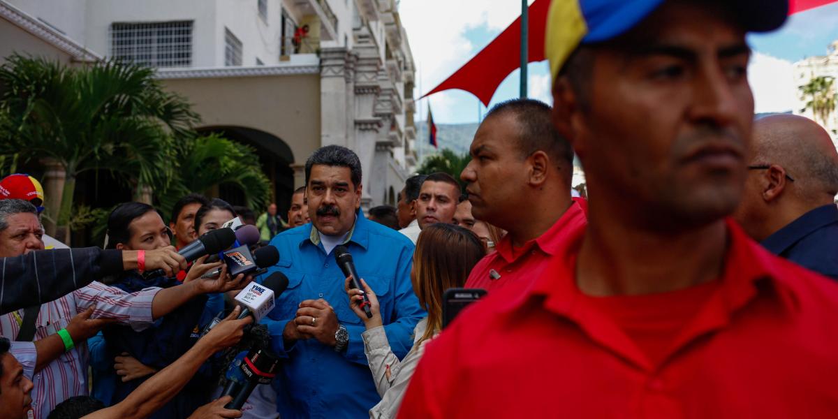 Tras el anuncio de la decisión de la Constituyente de fijar las elecciones para antes del 30 de abril, el presidente venezolano, Nicolás Maduro, afirmó que se postularía como candidato de su partido.
