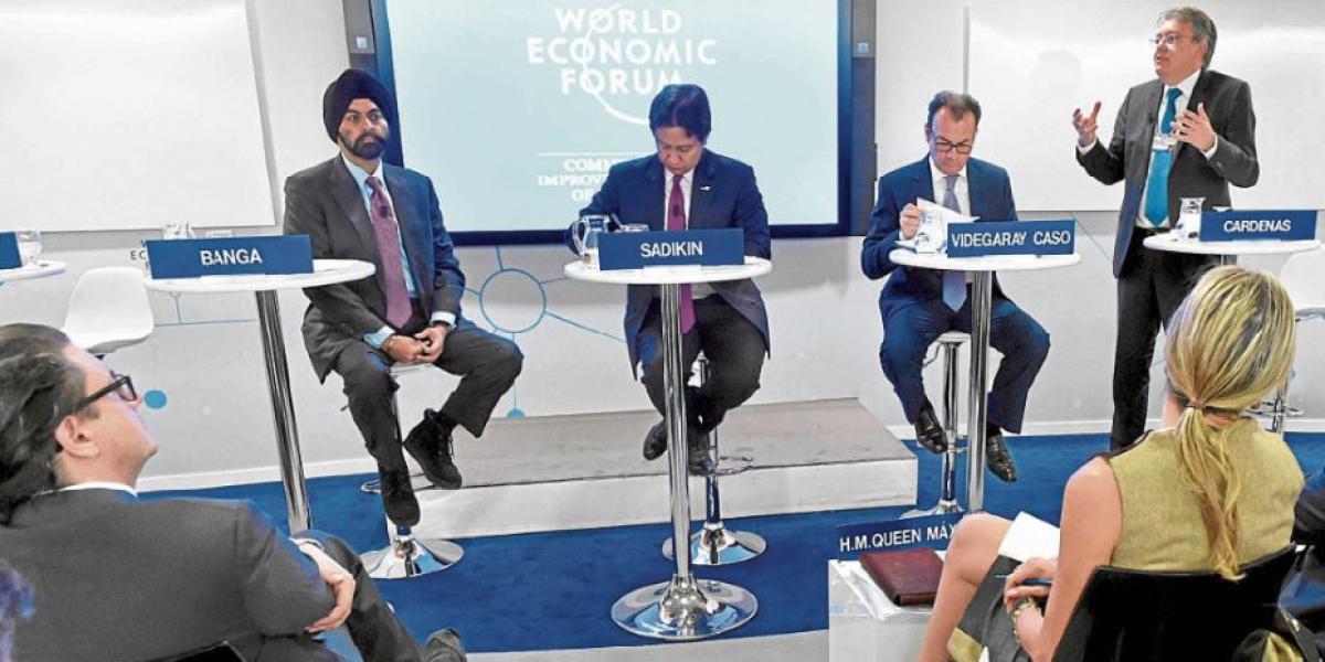 El ministro de Hacienda, Mauricio Cárdenas, durante una intervención con empresarios en el Foro Anual de Davos (Suiza).