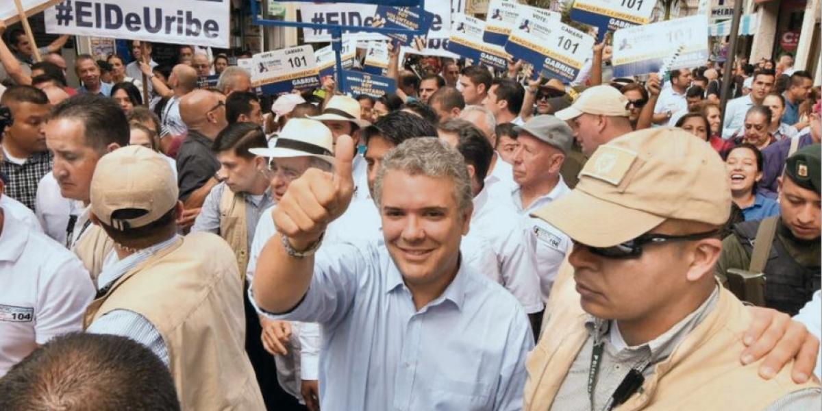 El candidato presidencial Iván Duque recorre el país en compañía del expresidente Álvaro Uribe.