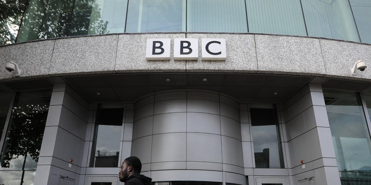 El asunto de la brecha salarial en la BBC se cifra en un 9,3 % en favor de los hombres.