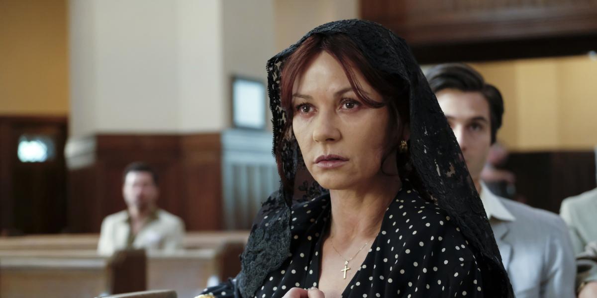 En la película, Zeta-Jones trabaja bajo las órdenes del mexicano Guillermo Navarro.