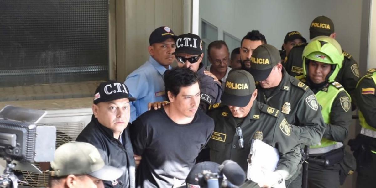 Cristian Bellón fue trasladado a la diligencia antes de las 9 la mañana fuertemente custodiado.