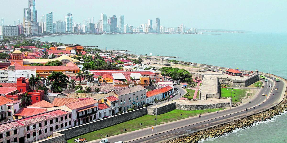 5. Cartagena: Según el DANE, la capital de Bolívar cuenta con 1’036.134 habitantes, conforme a información del DANE. Se calcula que 501.471 son hombres y 534.663 son mujeres.