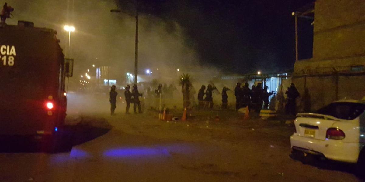 En la noche de este miércoles se presentaron disturbios en el patio de camiones de Aguas de Bogotá.