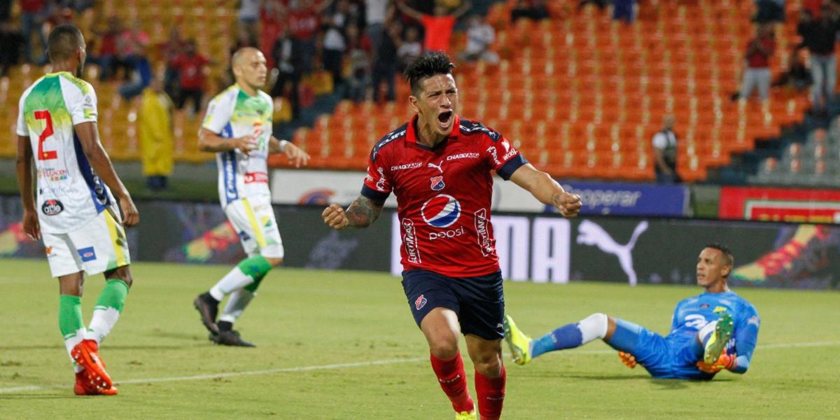 El argentino Germán Ezequiel Cano celebra el primer gol de la Liga en 2018. Ese tanto abrió la goleada del Medellín al Huila.