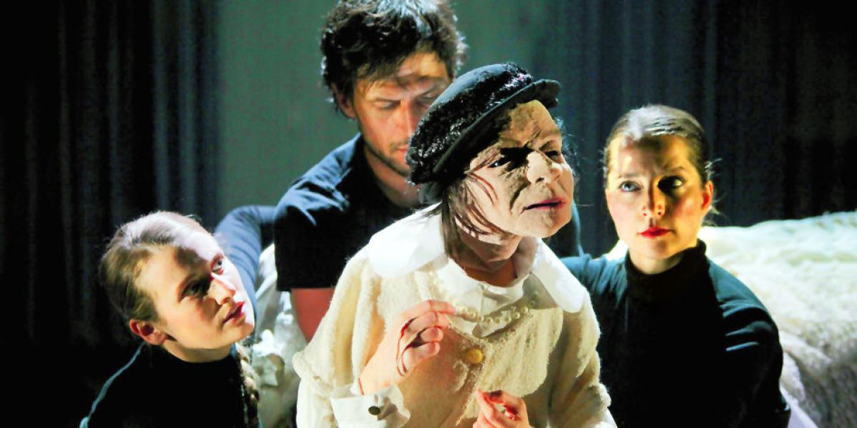 La producción es protagonizada por tres marionetistas: Ester Natzijl, Ilija Surla y Indra Cauwels.