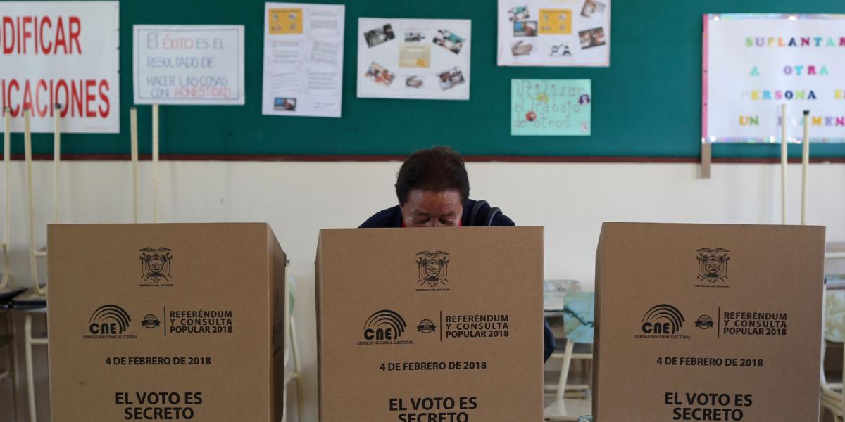 La ciudadanía ecuatoriana, incluidos 400.000 electores en el extranjero, fueron interpelados sobre siete preguntas vinculadas con la corrupción, reelección, plusvalía, naturaleza, minería y delitos sexuales a menores.
