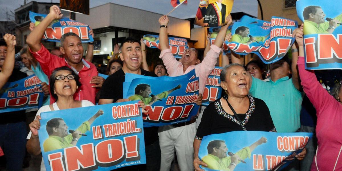 Decenas de ecuatorianos se manifestaron este domingo en las calles a favor del 'sí' que proponía el presidente Moreno para evitar la reelección de Rafael Correa.