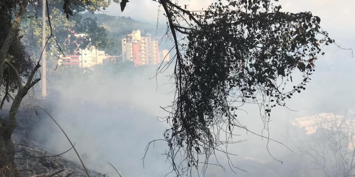 En cerros cercanos a Bucaramanga se han registrado conflagraciones.