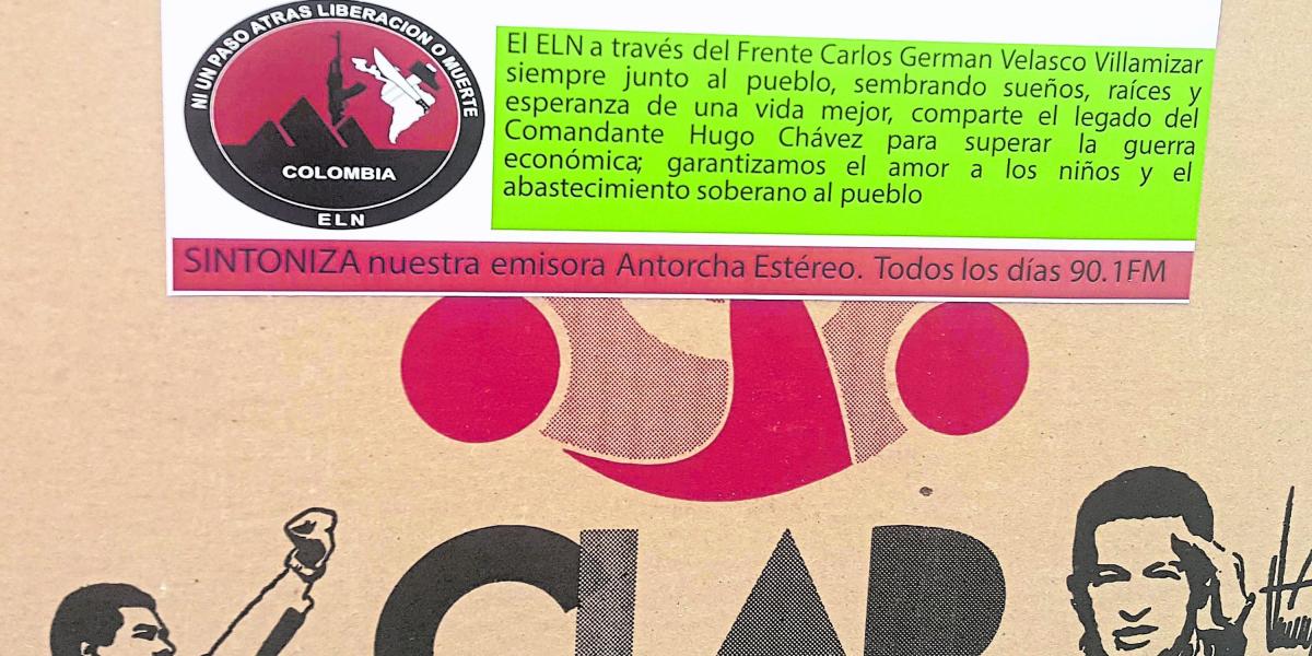 Según la Fundación Redes, el Eln pega etiquetas en las cajas 
Clap que distribuye entre los venezolanos.