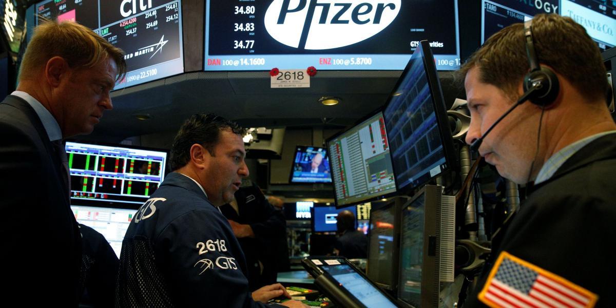 La farmacéutica Pfizer llevó a cabo la adquisición de la compañía Warner Lambert por más de 82.000 millones de euros en el año 2000. Más adelante, las fusiones con Pharmacia y Wyeth siguieron catapultando el éxito de la empresa.