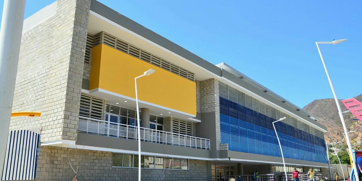 La nueva infraestructura de la IED Rodrigo de Bastidas cuenta con ocho aulas para primaria y cuatro para preescolar, área administrativa, biblioteca y cancha múltiple, entre otros.