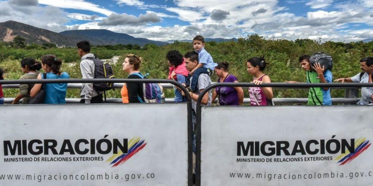 Los venezolanos que viven en la ciudad de Cúcuta suelen atravesar la frontera a Colombia para abastecerse de alimentos y otros bienes.