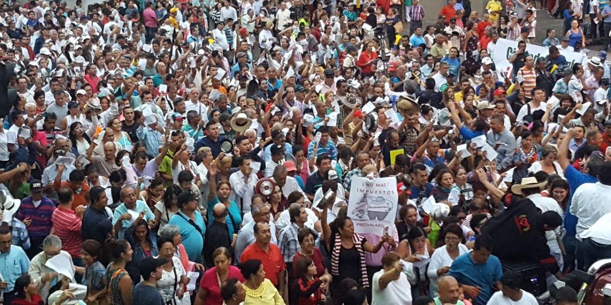 Ibaguereños se plantaron en la alcaldía para protestar en contra  del predial